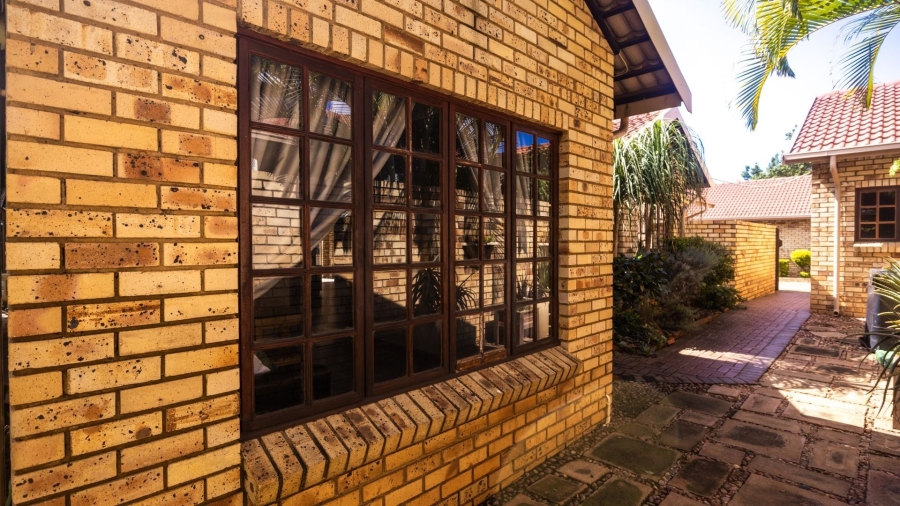 3 Bedroom Property for Sale in Safari Gardens North West